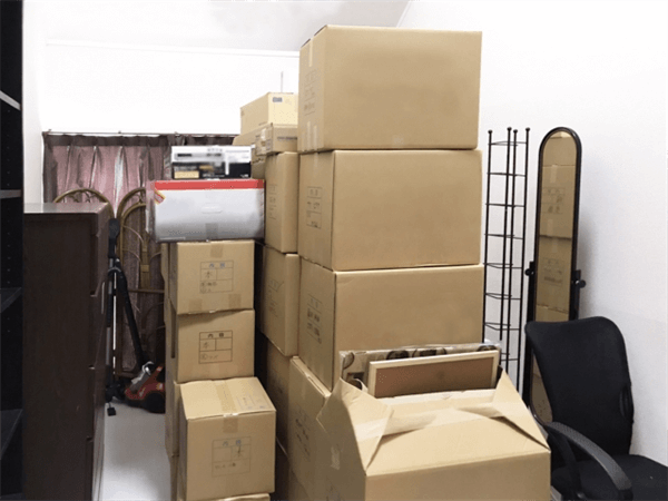 荷造りの済んだ部屋